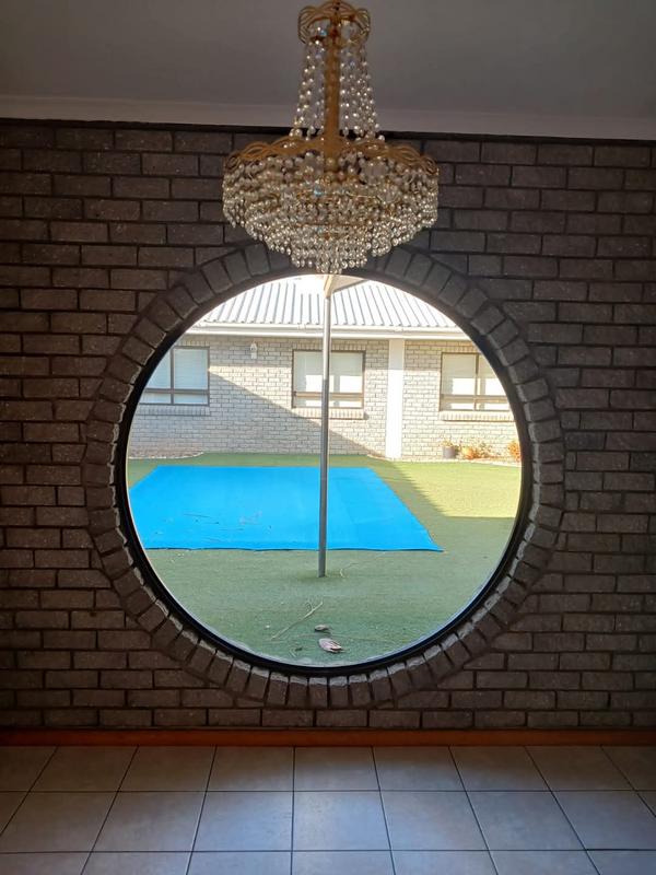 4 Bedroom Property for Sale in Lutzville Western Cape